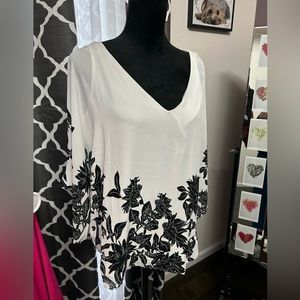 White House Black Market Blouse Beautiful!! Great for the office!